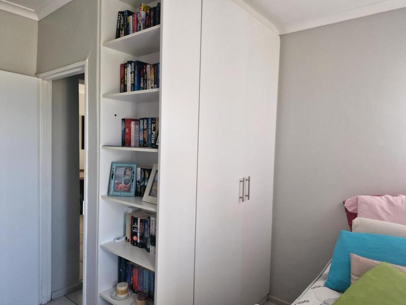 2 Bedroom Property for Sale in Loevenstein Western Cape